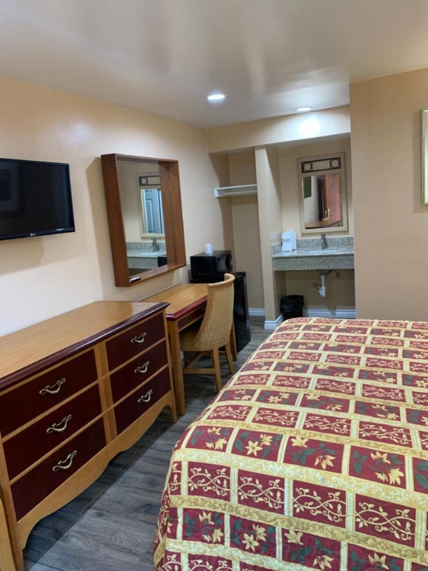 Budget Inn Motel image 19