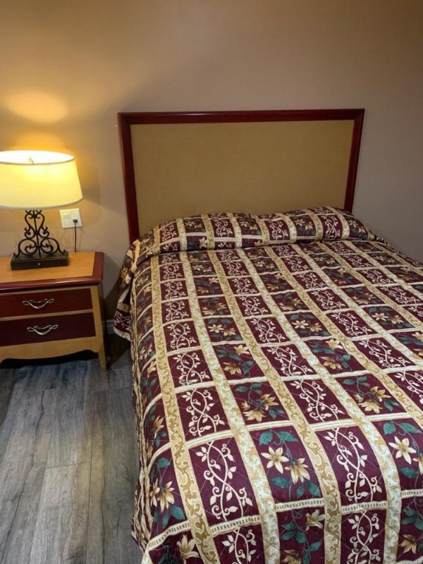 Budget Inn Motel image 8