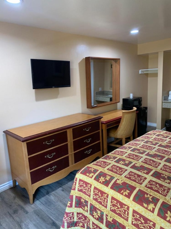 Budget Inn Motel image 9